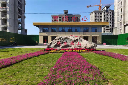 河畔豪庭4室3厅3卫180m2中档装修